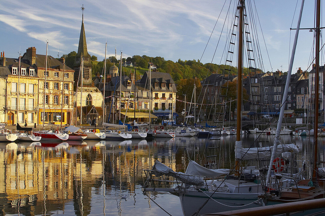 Nachmittag am Hafen von Honfleur, Dept. Calvados, Normandie, Frankreich, Europa