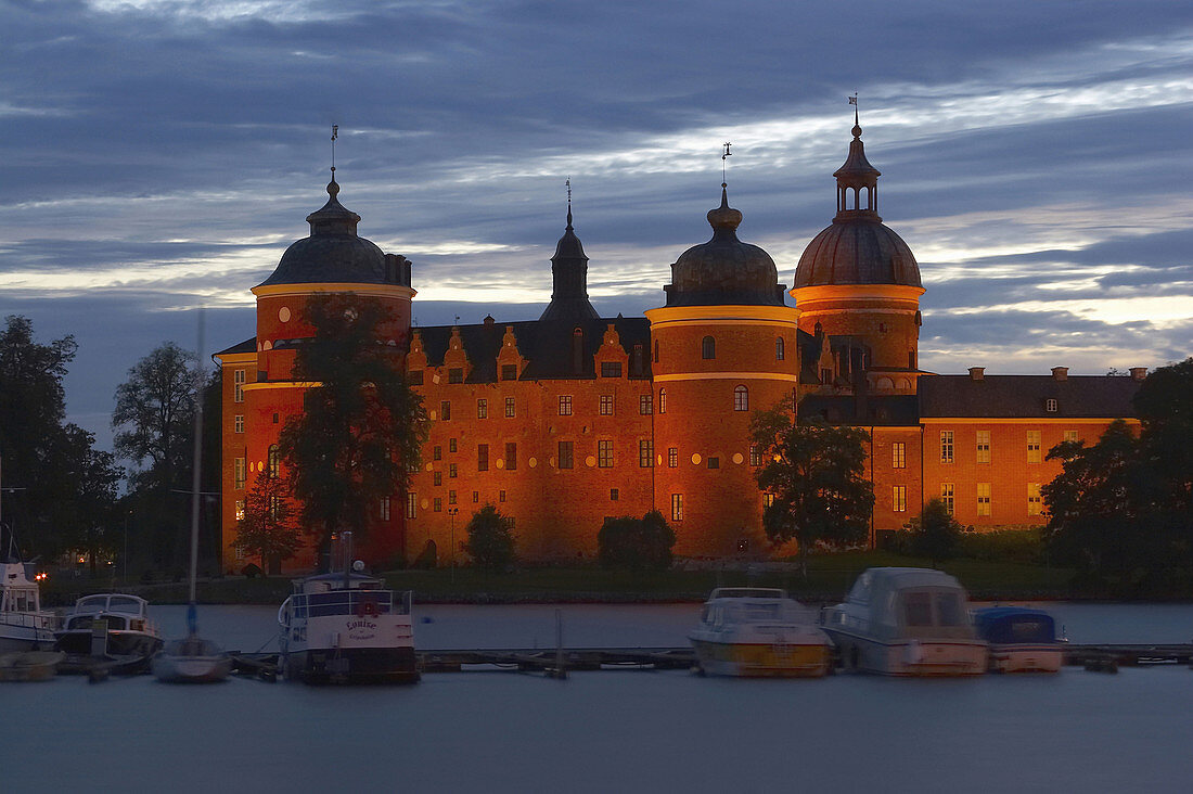 Königliches Schloß Gripsholm bei Mariefred am Südufer des Sees Mälaren, Großraum Stockholm, Schweden