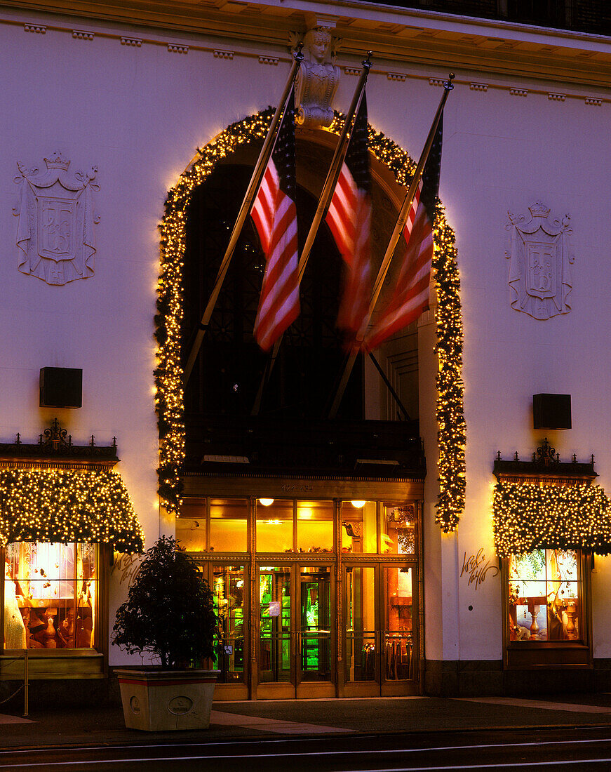 Christmas, Lord & taylor store, Fifth avenue, Manhattan, New York, USA.