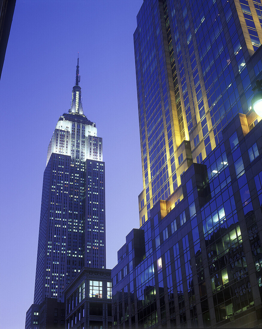 Empire state building fifth avenue, Manhattan, New York, USA.