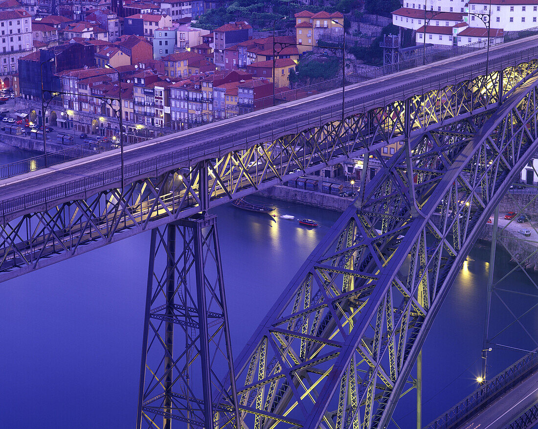 Ponte dom luis 1 bridge, Rio douro, oporto, Portugal.