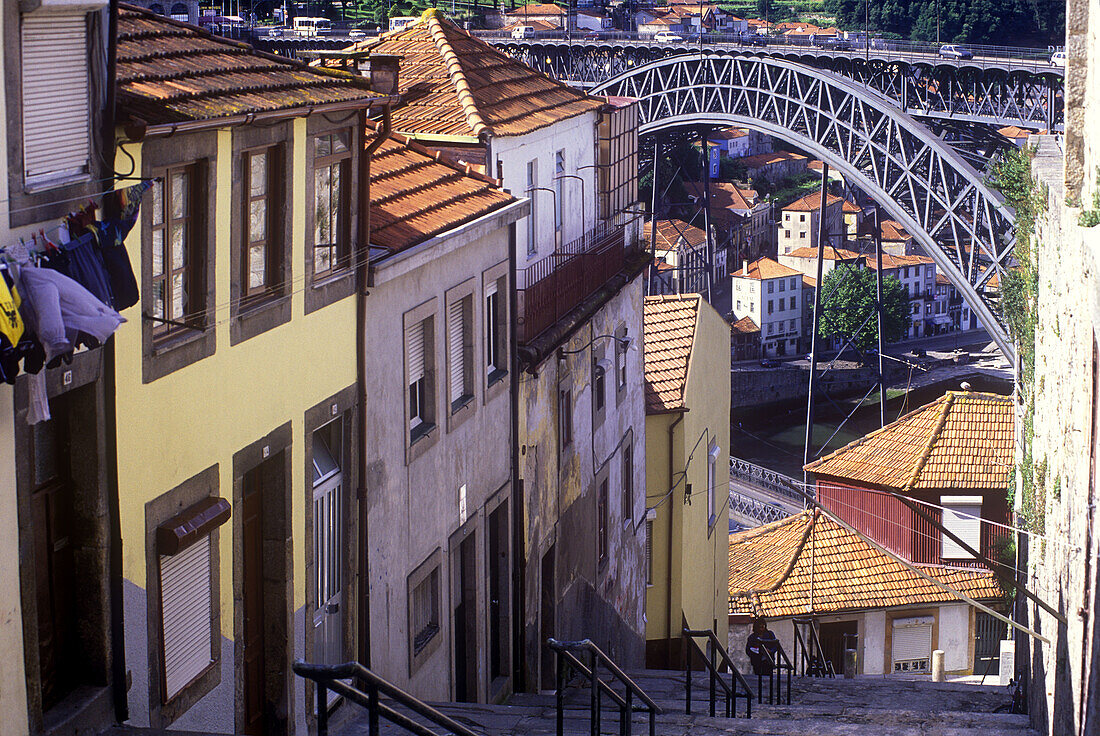 Ponte dom luis 1 bridge, Rio douro, oporto, Portugal.