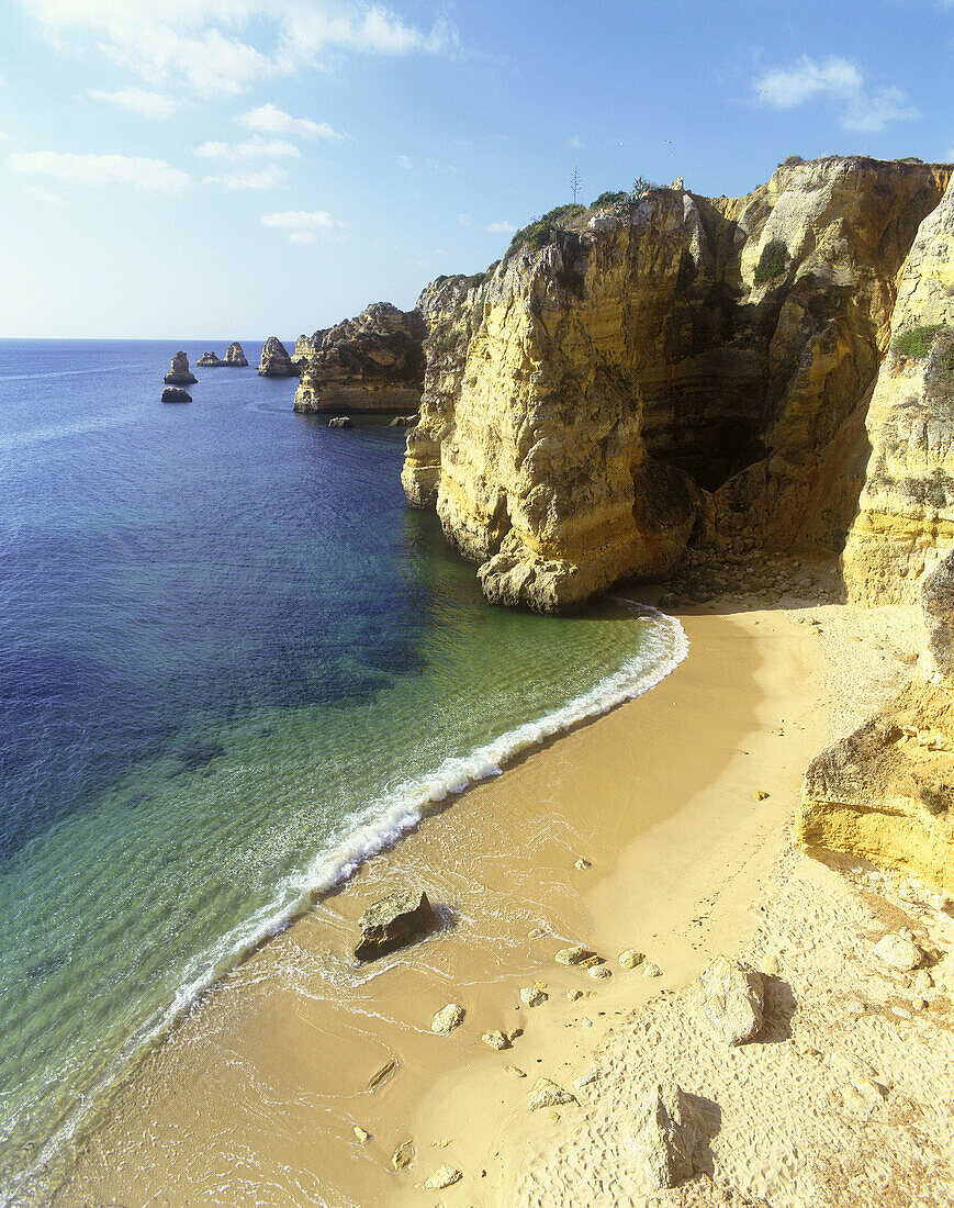 Praia de anna beach, Lagos, Algarve coastline, Portugal.