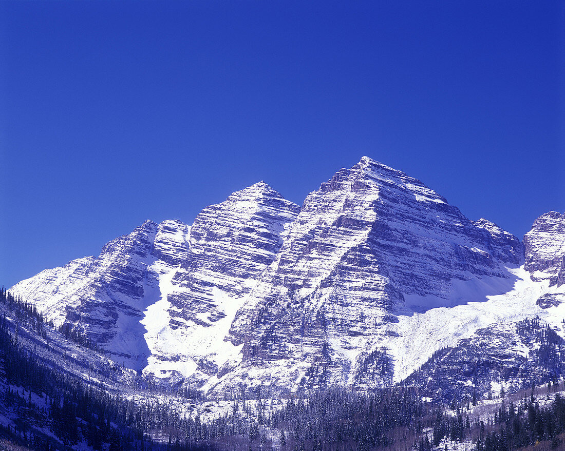 Scenic mountain tops, Maroon bells mountains, Aspen, Colorado, USA.