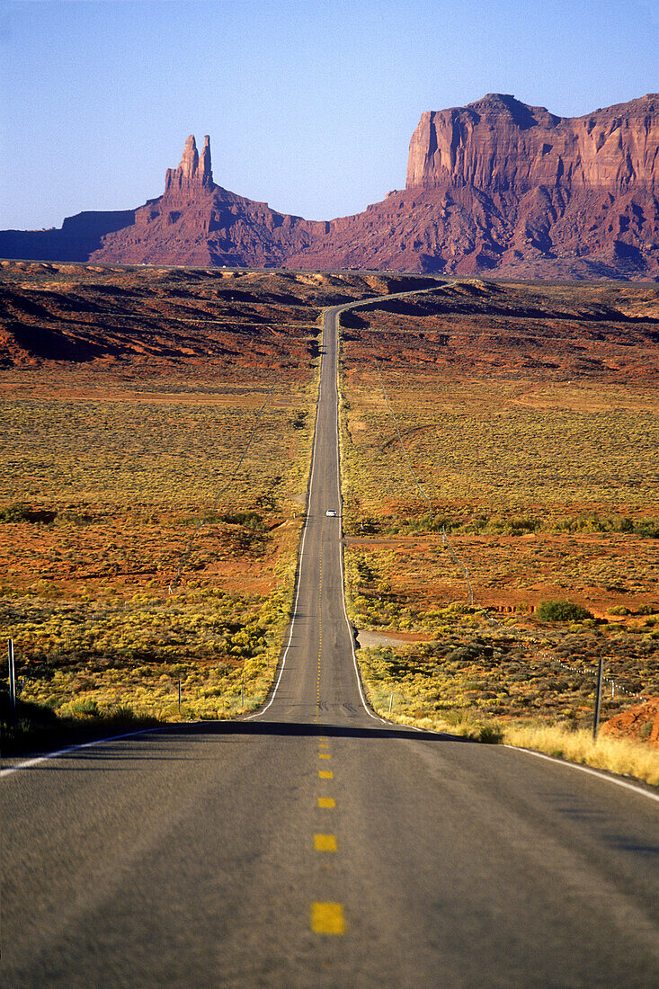 Scenic road: rt.163, Monument valley navajo tribal park, utah / arizona, USA.