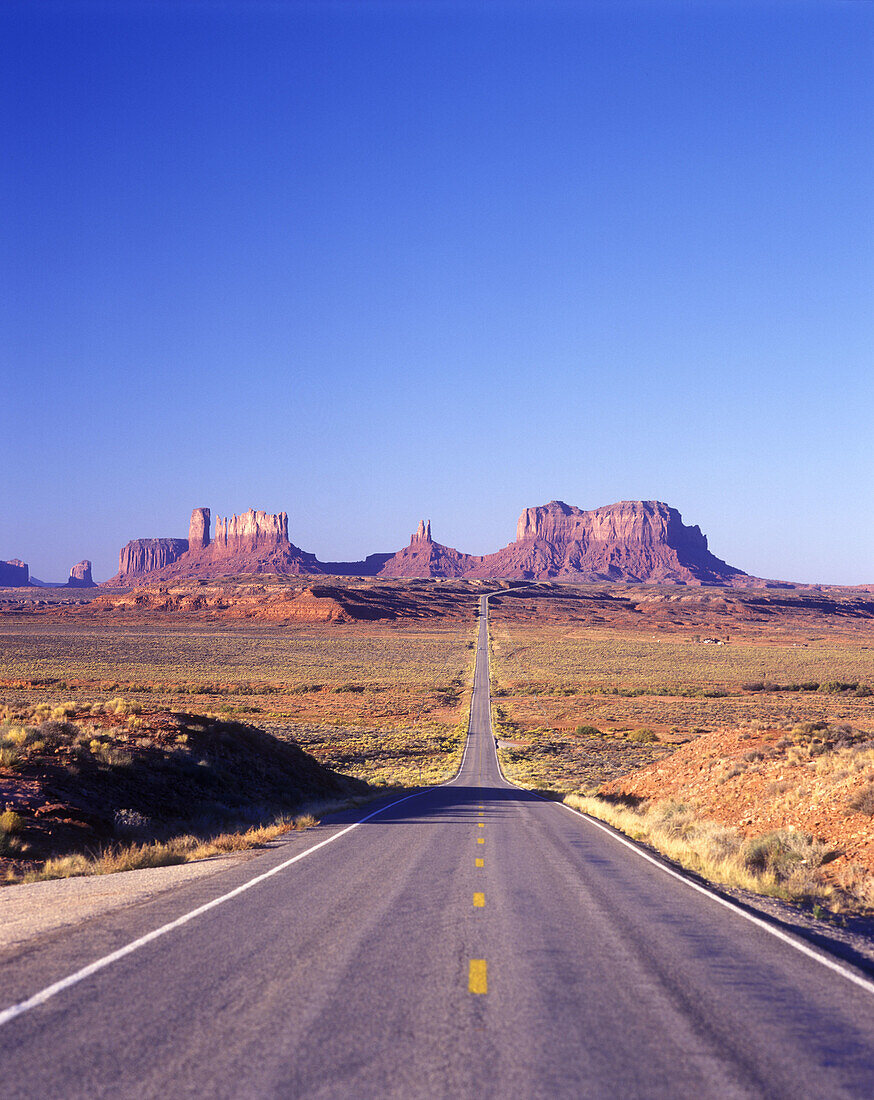 Scenic road: rt.163, Monument valley navajo tribal park, utah / arizona, USA.