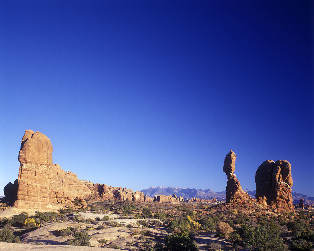 Scenic balanced rock, Arches National Park, utah, USA.