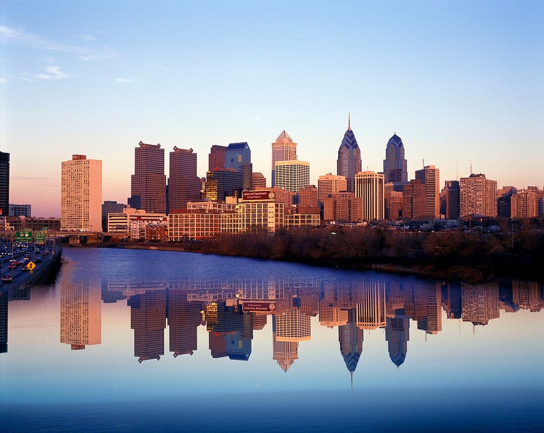 River schuylkill, Downtown skyline, Philadelphia, Pennsylvania, USA.