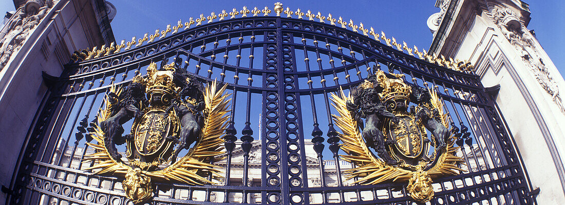 Entrance gate, Buckingham palace, London, England, U.K.