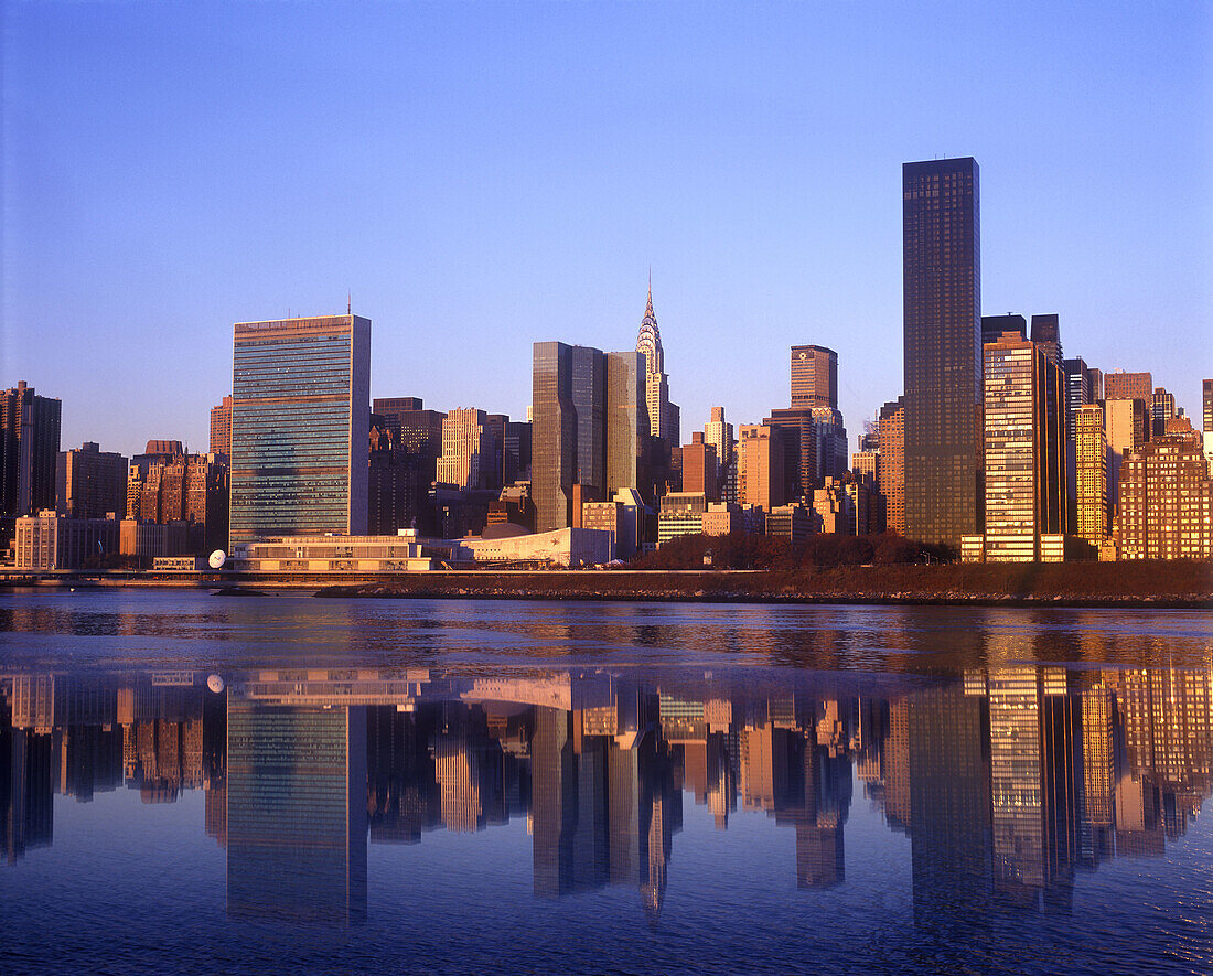 Mid-town skyline, Manhattan, New York, USA.