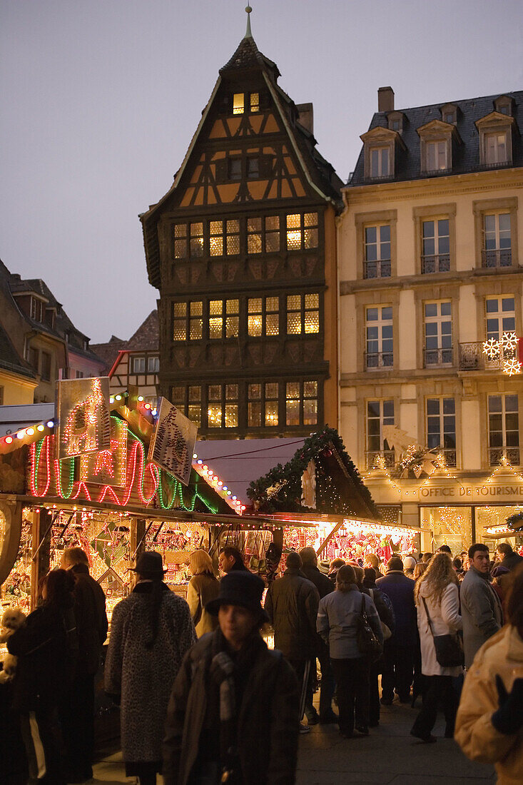 Christmas market and Maison Kammerzell (15th century), Strasbourg. Alsace, France