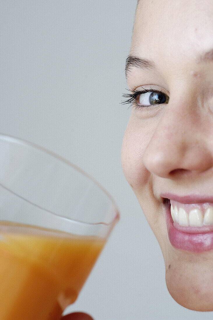 s, Beverage, Beverages, Caucasian, Caucasians, Close up, Close-up, Closeup, Color, Colour, Contemporary, Drink, Drinking, Drinks, Face, Faces, Facial expression, Facial expressions, Female, Food, Gene