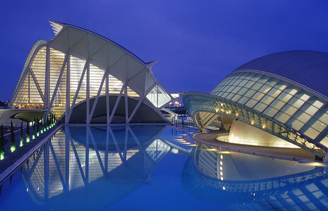 Hemisferic (right) and Museo de las ciencias Príncipe Felipe (left). City of Arts and Sciences. Valencia. Spain