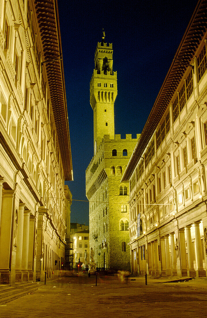 Palazzo Vecchio and Uffizi Gallery by night. Florence, Italy