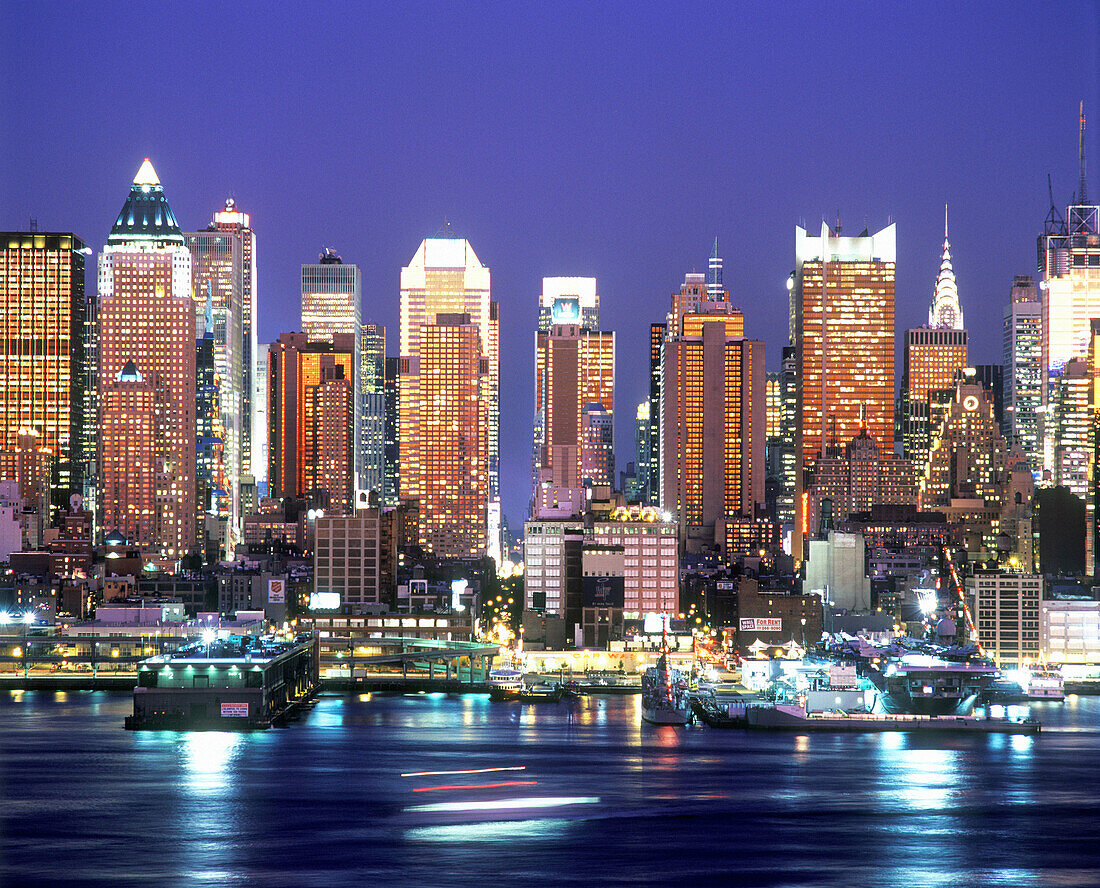 Midtown Manhattan skyline, New York City. USA