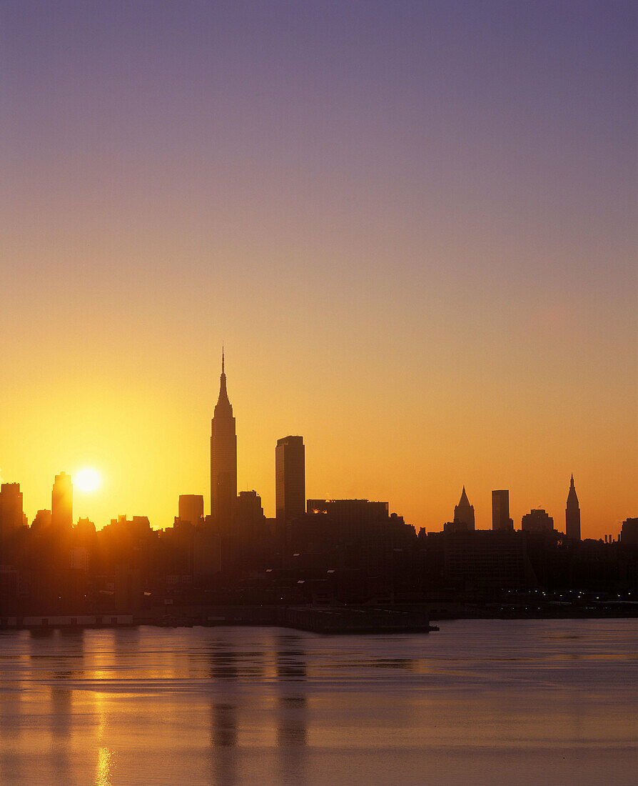 Mid-town skyline, Manhattan, New York, USA.