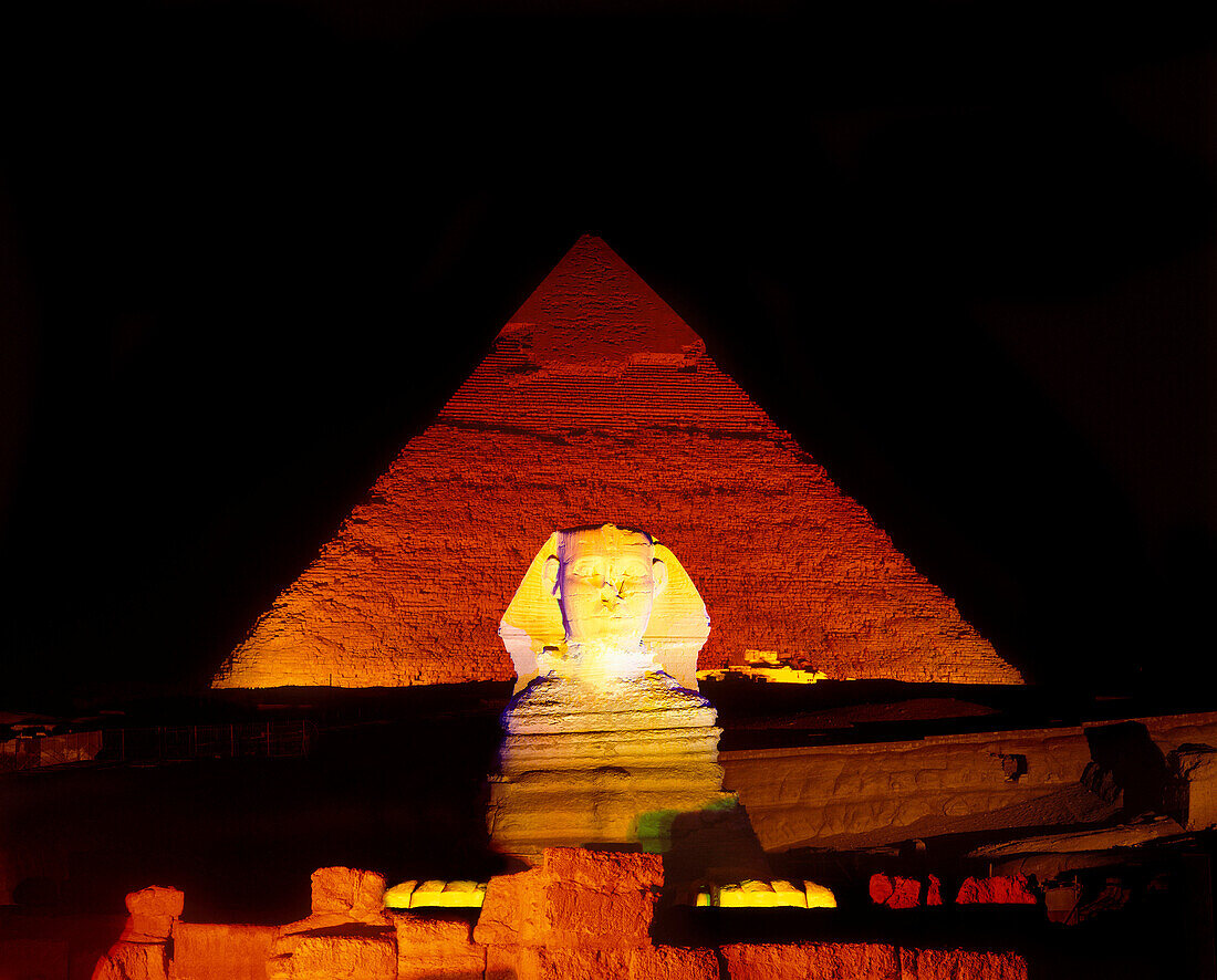 Sphinx & chephren pyramid, giza ruins, Cairo, Egypt.