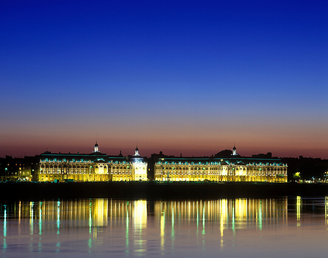 Place de la bourse, quai louis xviii, River garonne, Bordeaux, France.