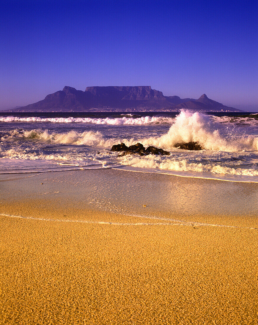 Scenic table mountain from bloubergstrand beach, Capetown, South africa.