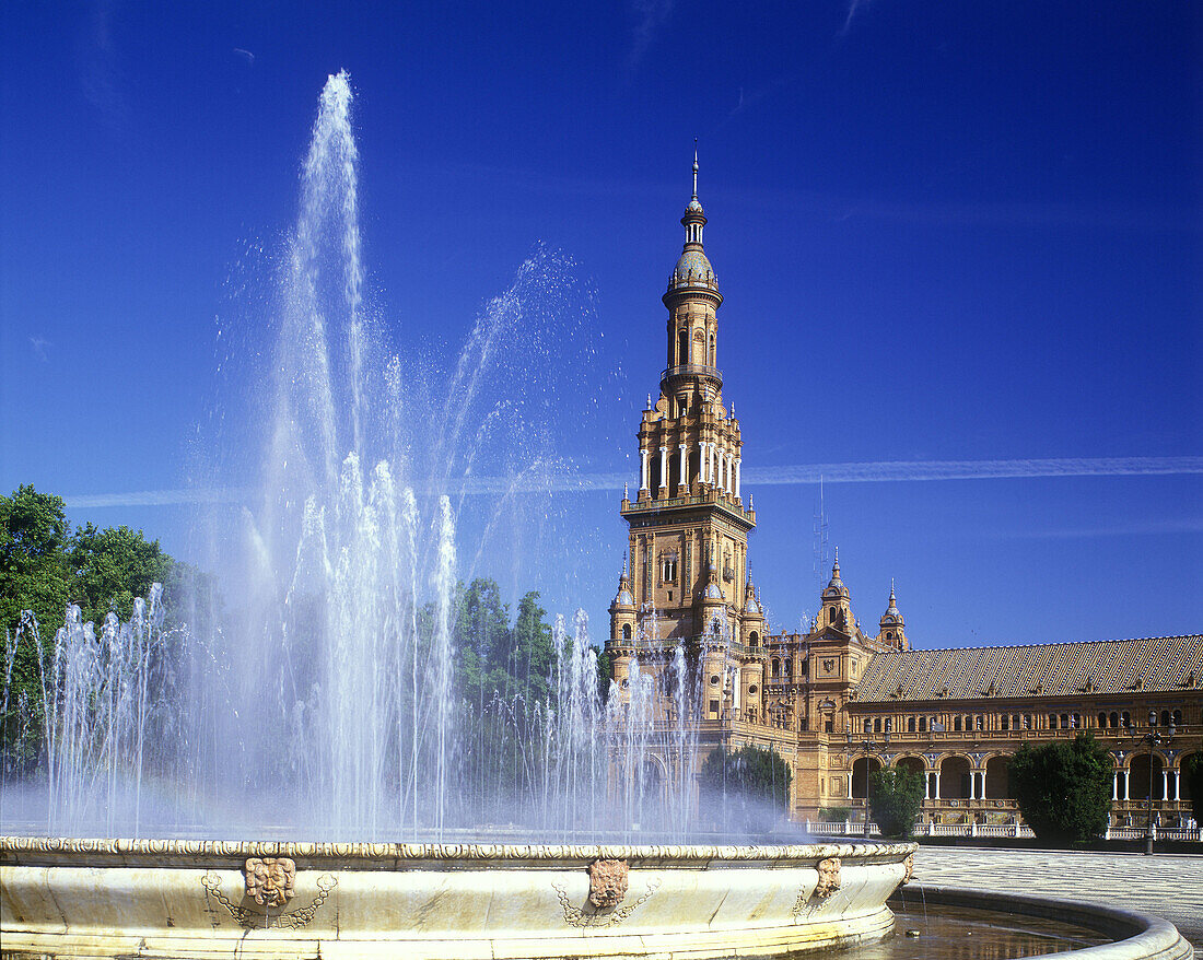 Fountain, Plaza de espana, Parque maria luisa, Seville, Andalucia, Spain.