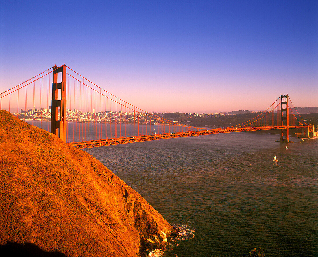 Golden gate bridge, San francisco, California, USA.