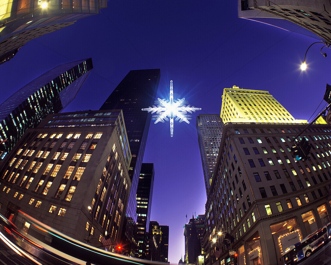 Crystal snowflake, Fifth Avenue, Midtown, Manhattan, New York, USA