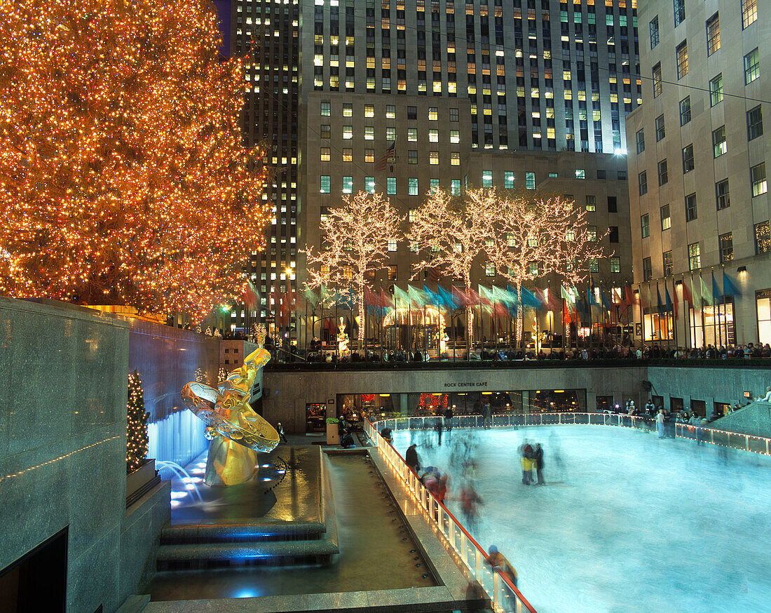 Christmas, Ice rink, Rockefeller Center, Midtown, Manhattan, New York, USA