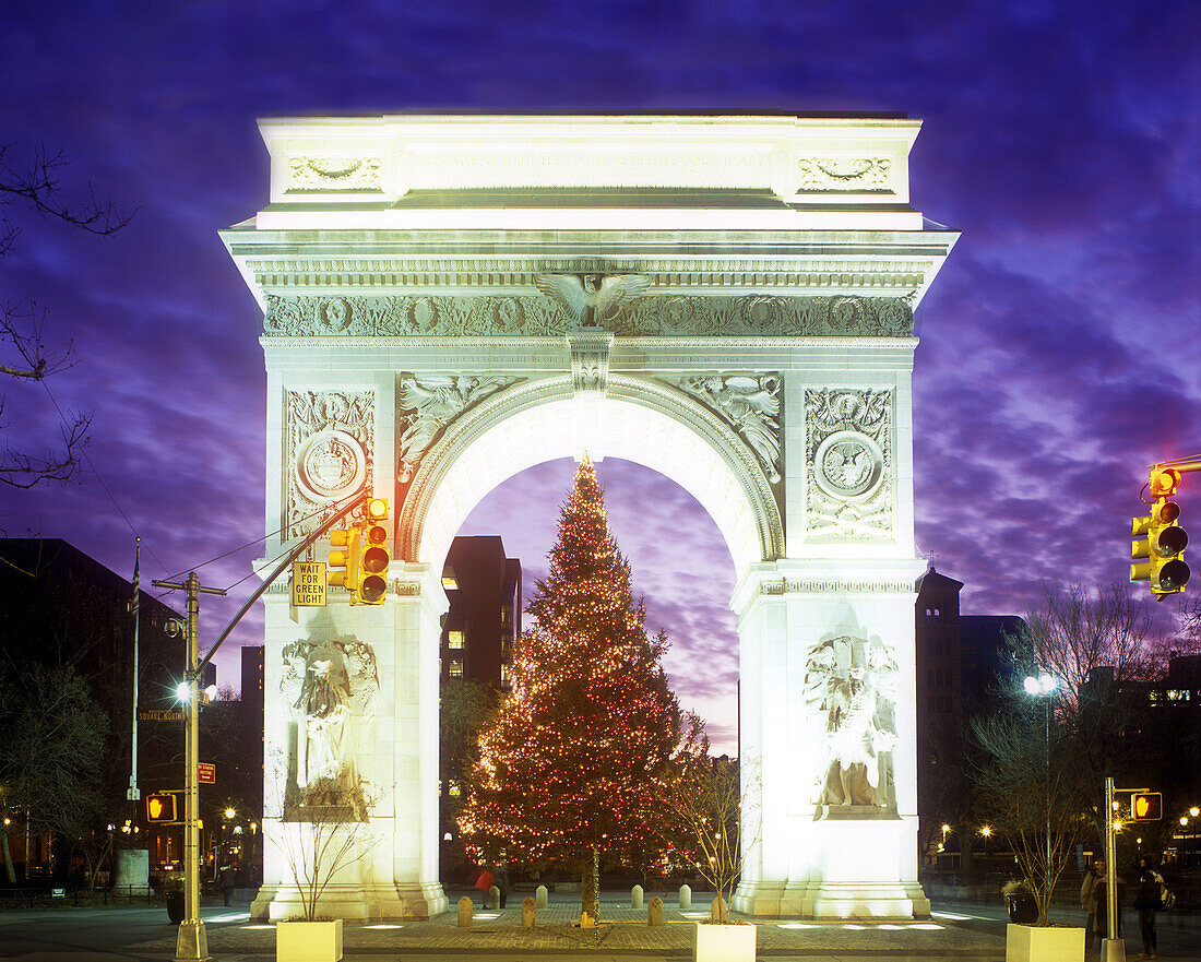 Christmas, Washington square Park, Greenwich village, Manhattan, New York, USA