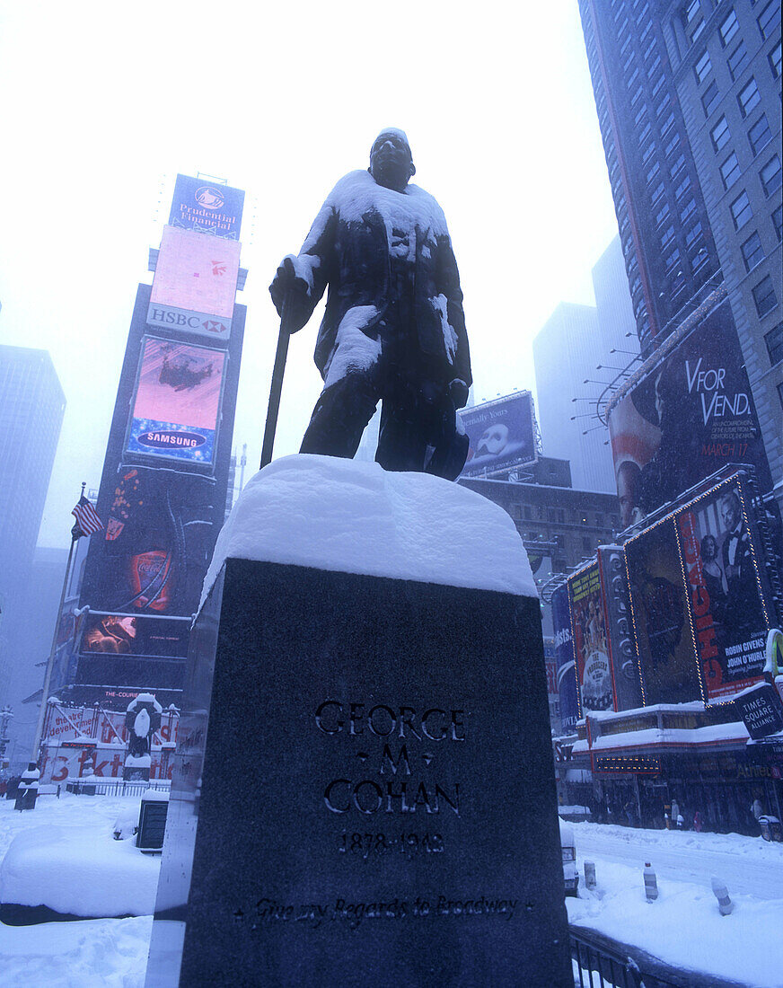 Blizzard, Cohan statue, Times square, Midtown, Manhattan, New York, USA