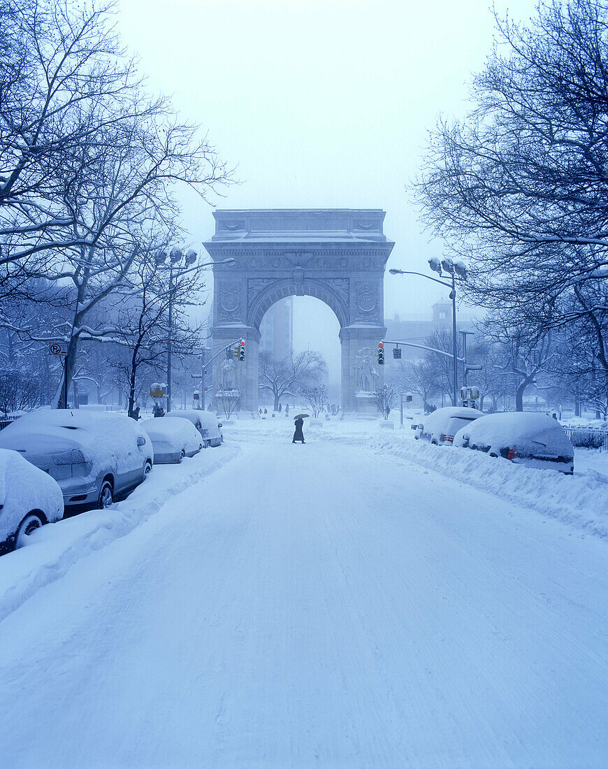 Blizzard, Washington square Park, Greenwich village, Manhattan, New York, USA