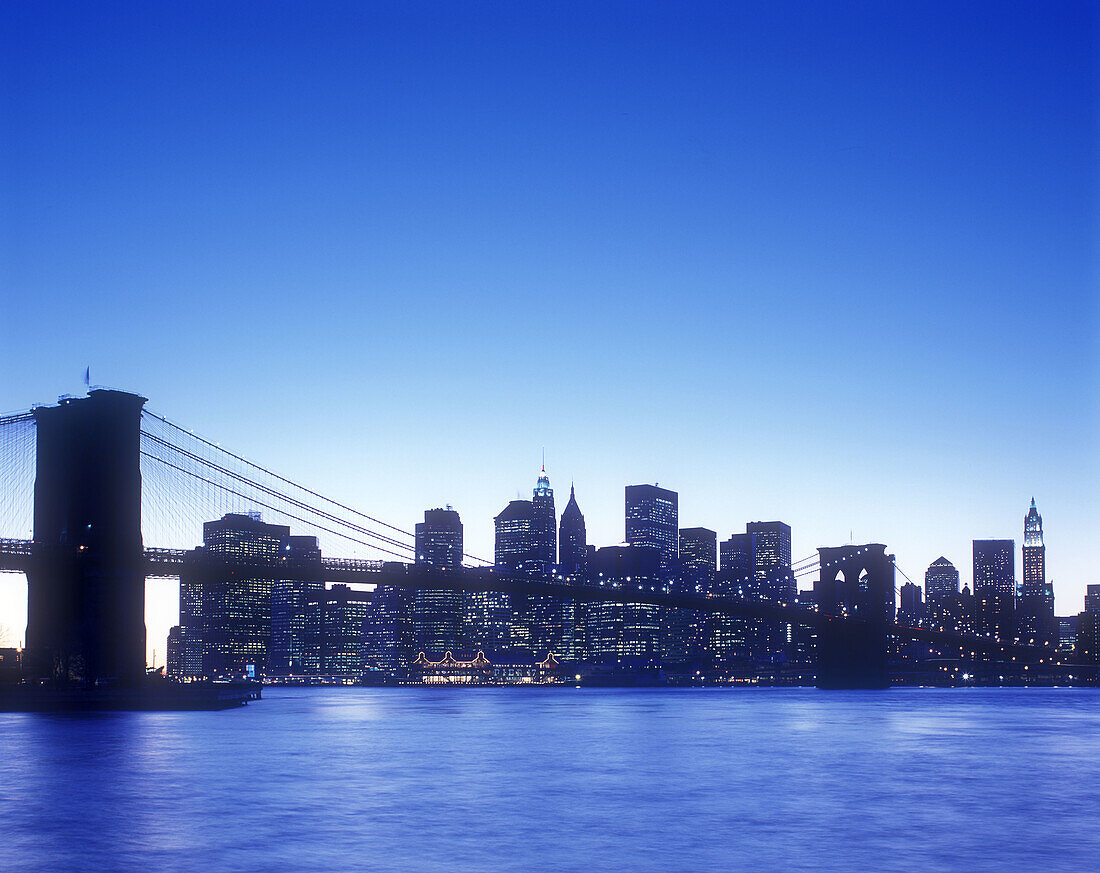 Brooklyn bridge, Downtown skyline, Manhattan, New York, USA