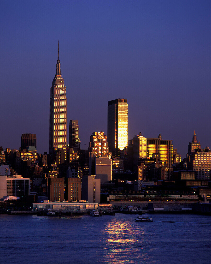 Empire State Building, Midtown skyline, Manhattan, New York, USA