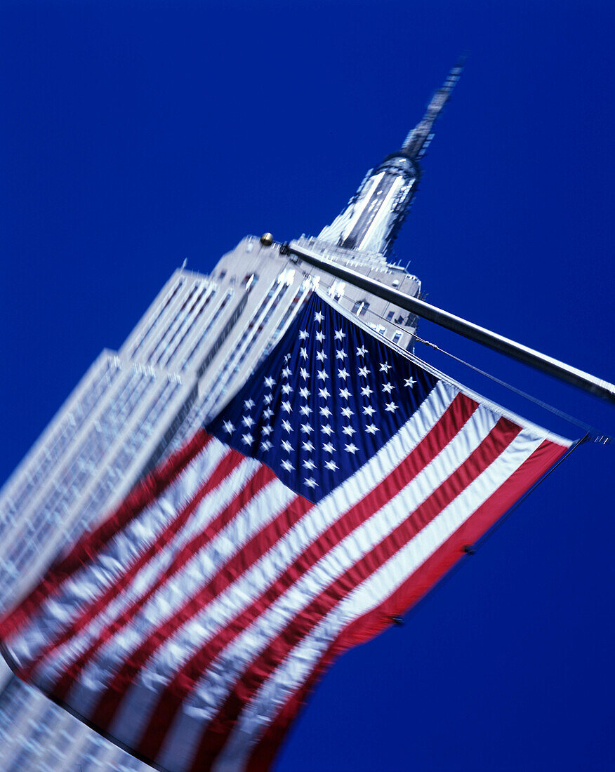 Empire State building with united states flag, Manhattan, New York, USA