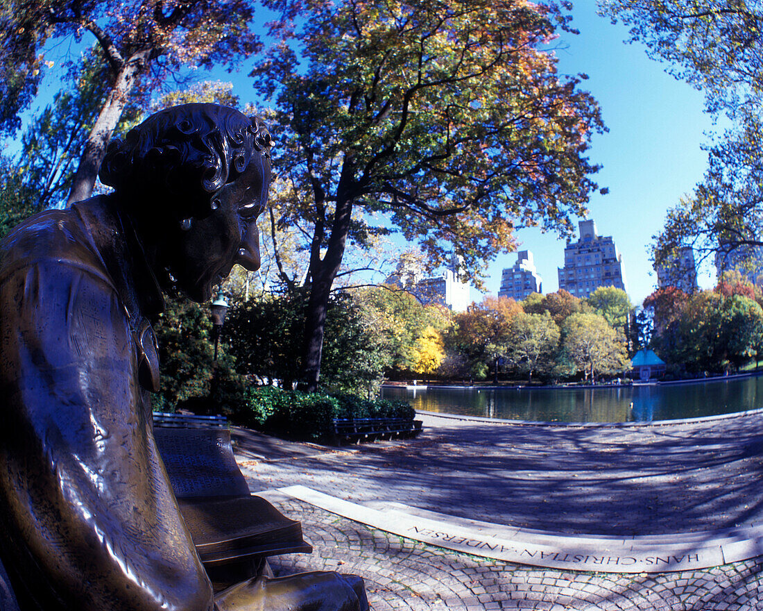 Anderson statue, Model boat pond, Central Park east, Manhattan, New York, USA