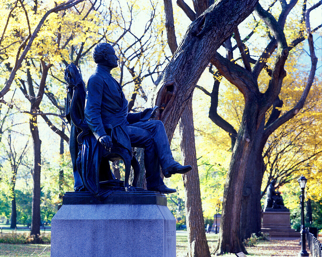 Statues, The mall, Central Park, Manhattan, New York, USA