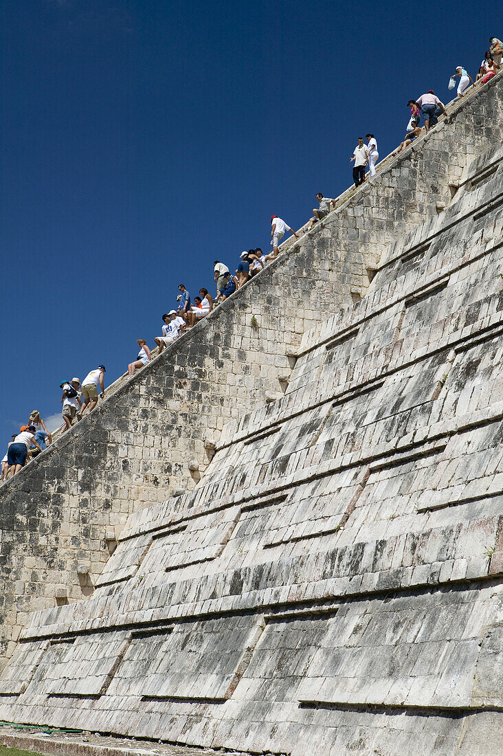 Pyramid of Kukulcan (aka El Castillo ), Chichen Itza. Yucatan, Mexico