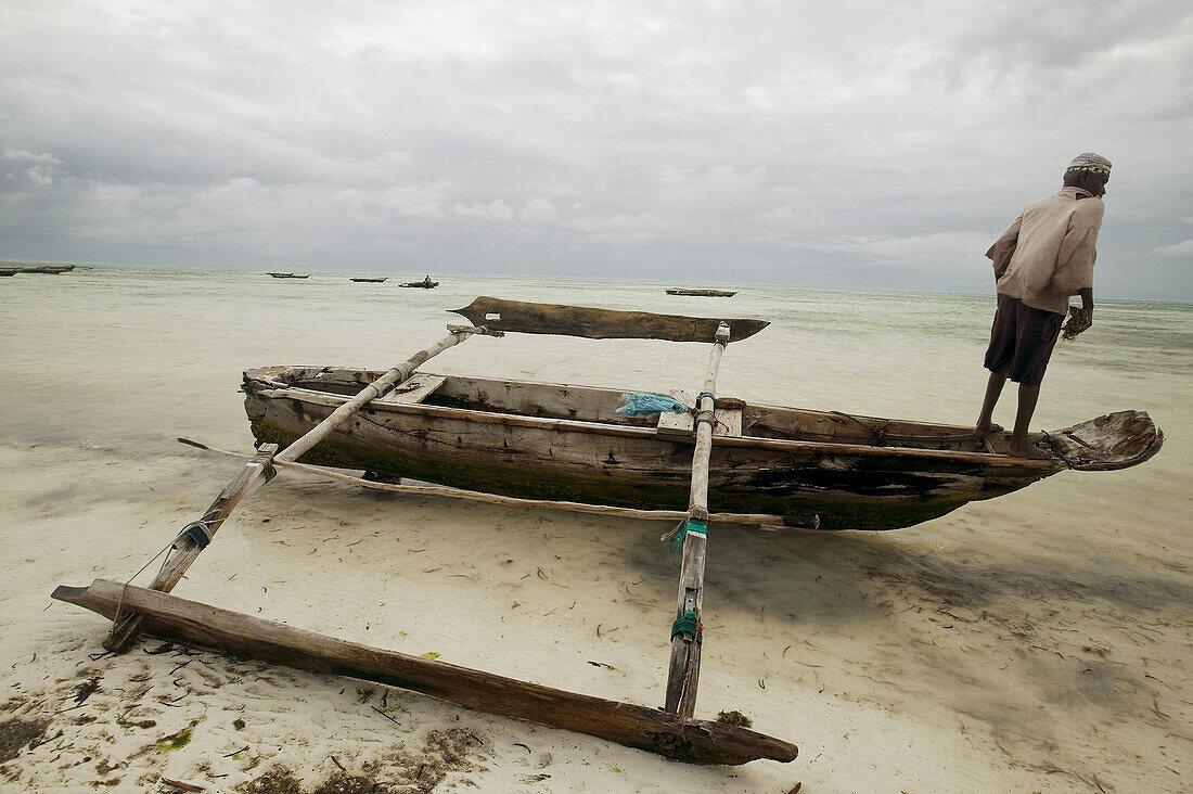 Jambiani beach, Fishermen. Zanzibar Island. Tanzania