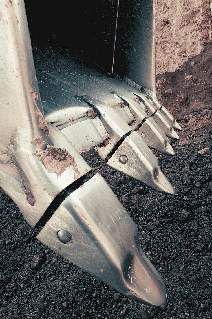  Brutal, Brutality, Color, Colour, Concept, Concepts, Construction site, Construction sites, Daytime, Detail, Details, Excavator, Excavators, Exterior, Industrial, Industry, Machinery, Outdoor, Outdoors, Outside, Shovel, Shovels, Teeth, Tooth, C41-478690,