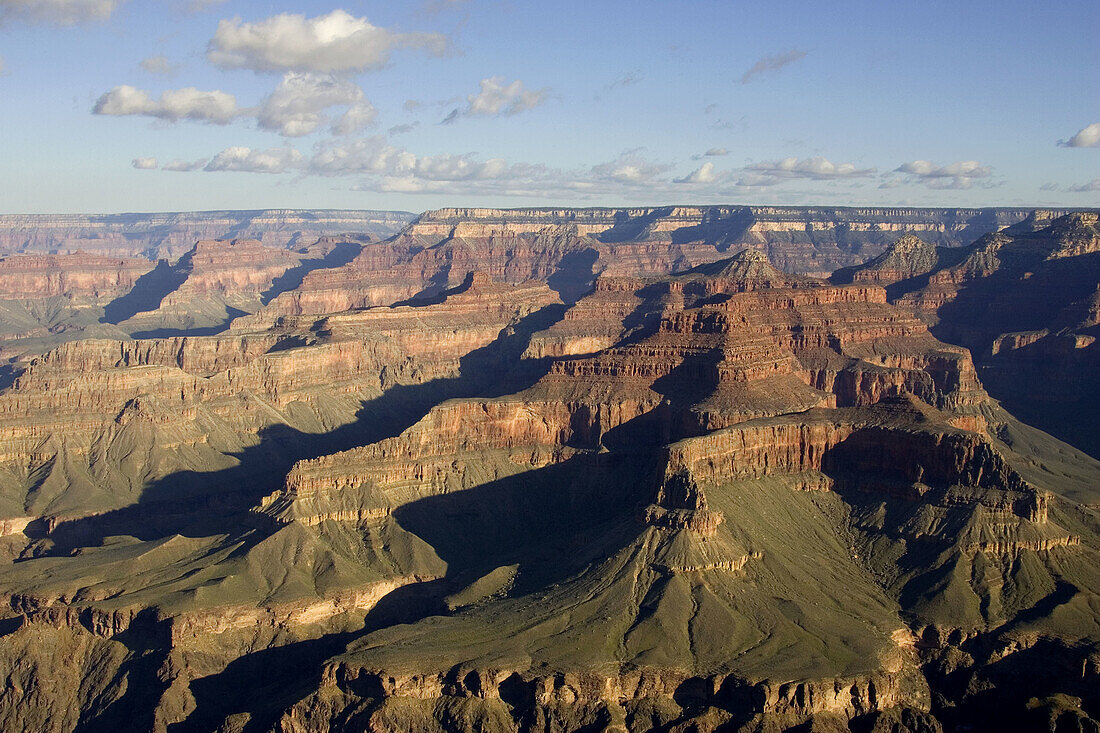 View of the Grand Canyon from Hermit Road (West Rim Drive) at the South Rim. Grand Canyon National Park, Arizona, USA.