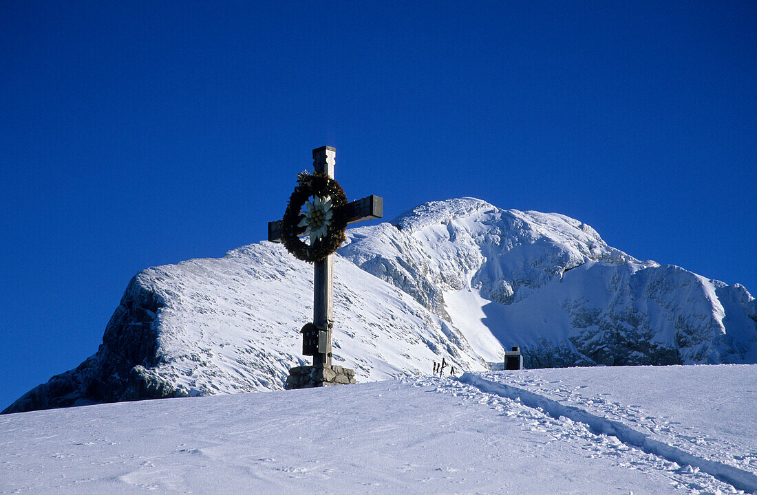cross on summit of Kehlstein with Hoher Göll in background, Berchtesgaden range, Upper Bavaria, Bavaria, Germany