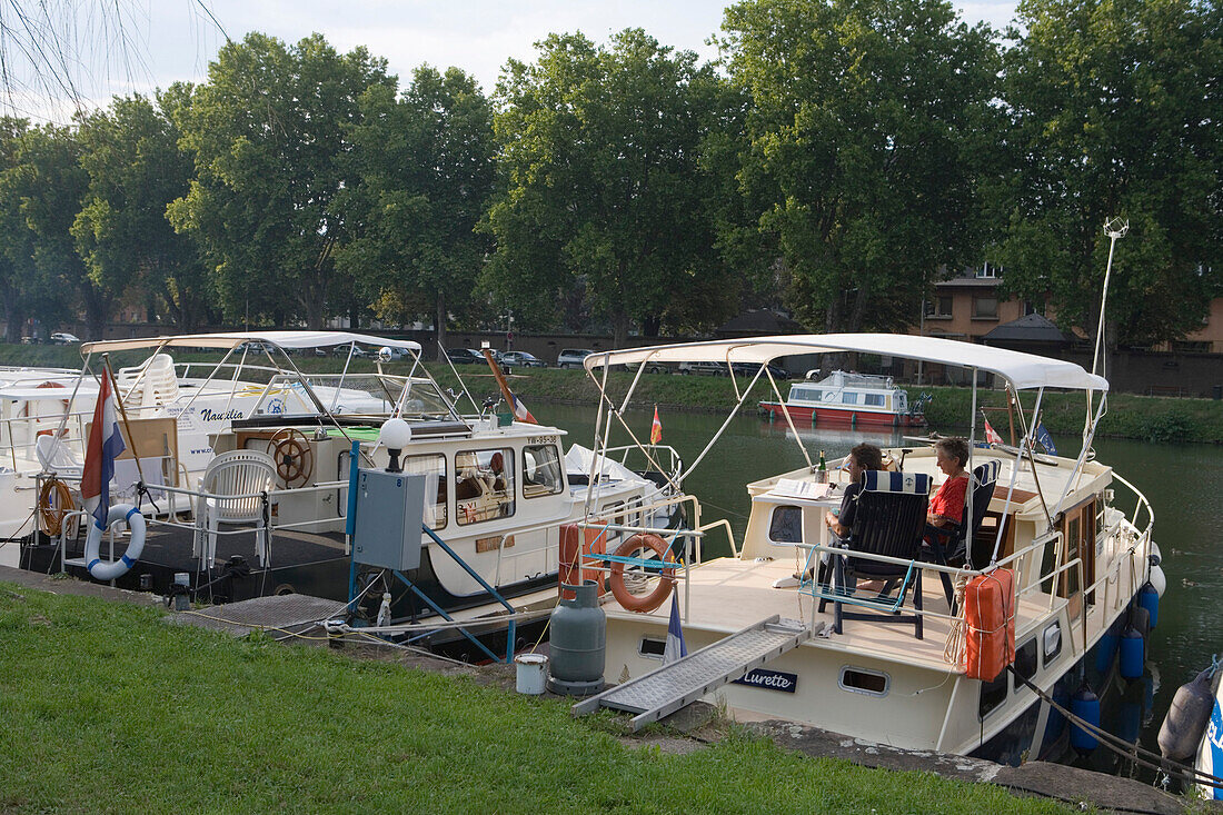 Hausboote liegen an der Marina des Strassburg Yacht Club, Strassburg, Elsass, Frankreich, Europa