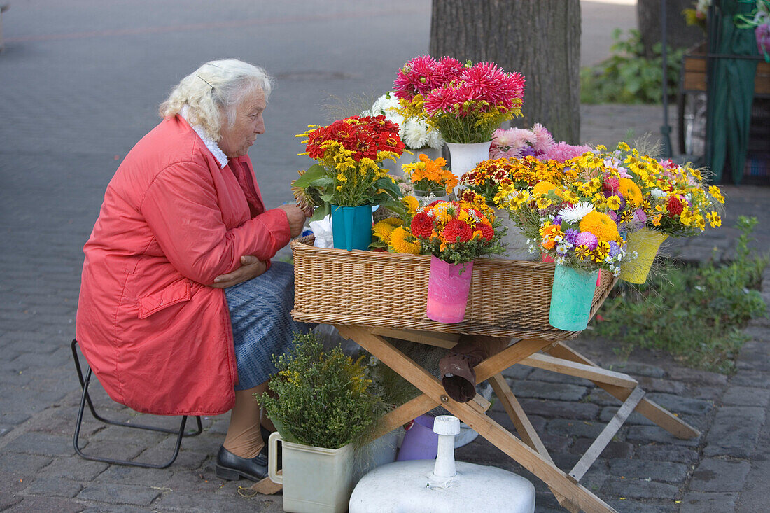 Blumenverkäuferin auf der Esplanade