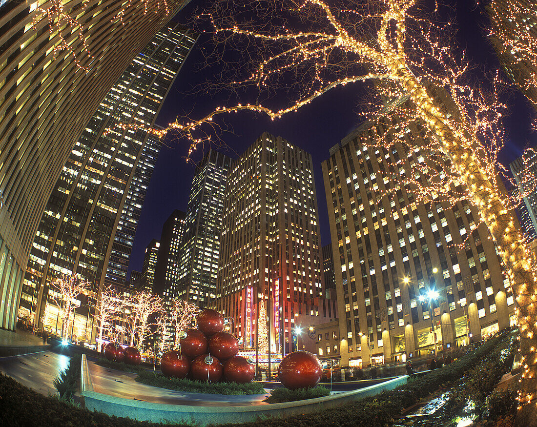 Christmas, Avenue of the americas, Midtown, Manhattan, New York USA