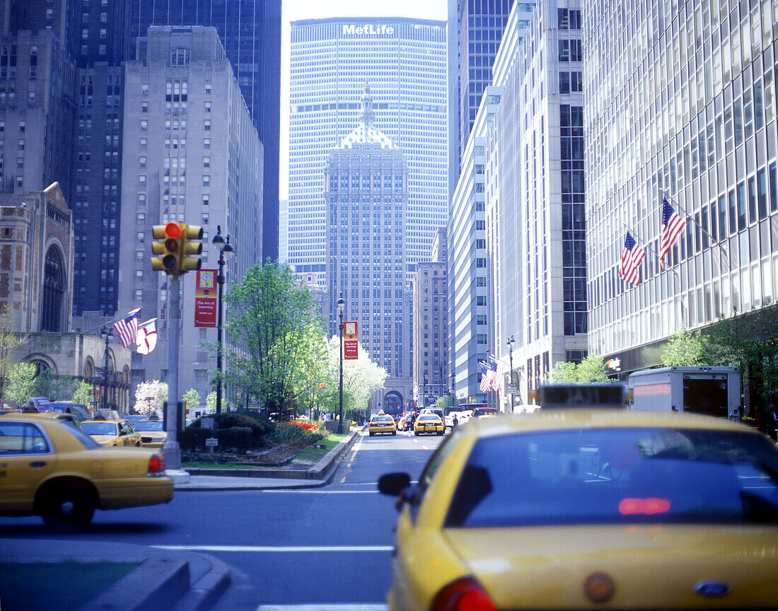 Street scene, Park Avenue, Midtown, Manhattan, New York, USA