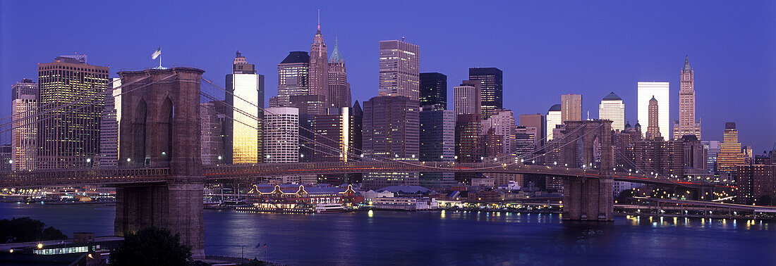 Brooklyn bridge, Downtown skyline, Manhattan, New York, USA