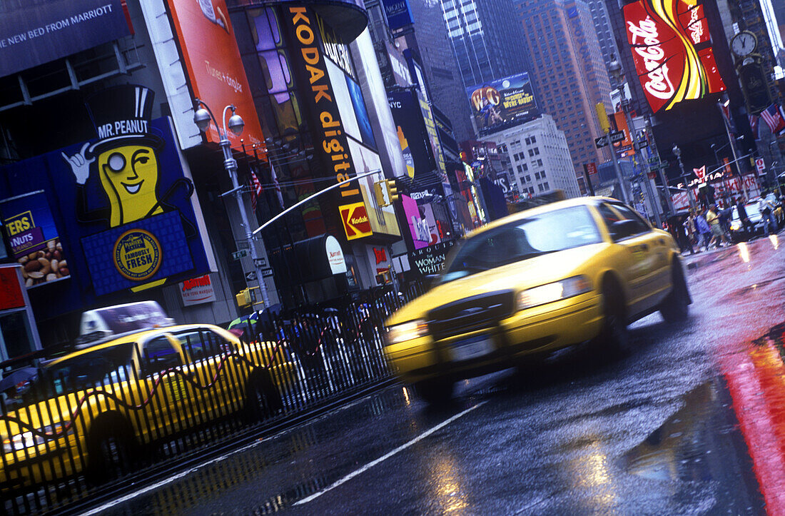 Taxi cabs, Times square, Midtown, Manhattan, New York, USA