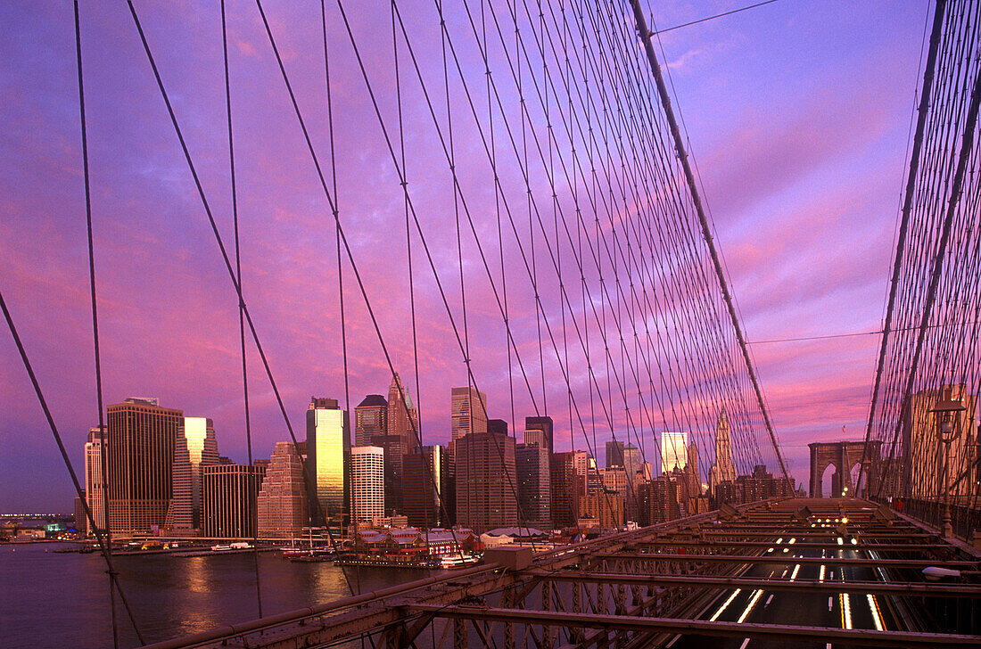 Brooklyn bridge, Downtown skyline, Manhattan, New York, USA