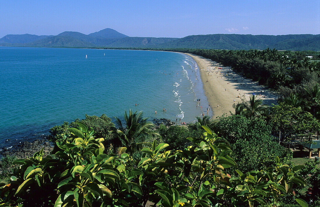 Blick auf den Four Mile Beach, Port Douglas, Queensland, Australien