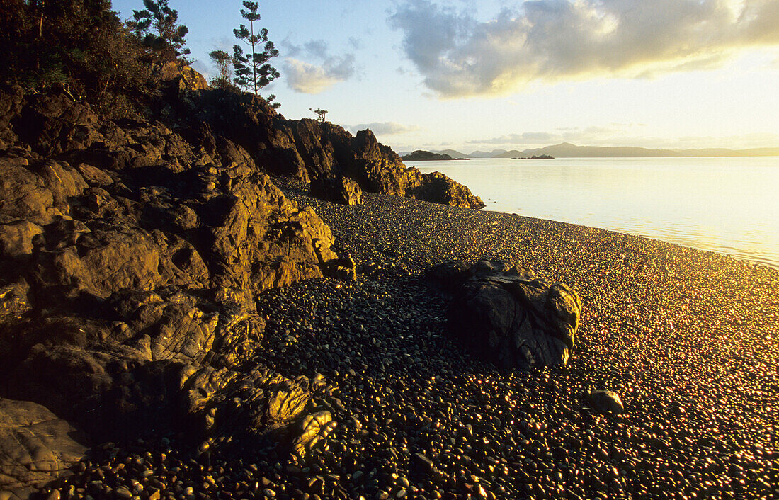 Einsamer Kiesstrand auf Long Island, Whitsunday Islands, Great Barrier Reef, Australien