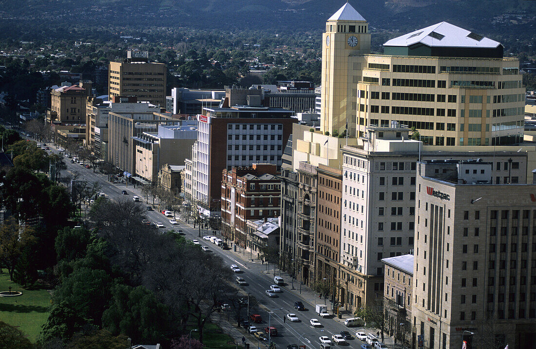 Der Central Business District mit der North Terrace, Adelaide, Südaustralien, Australien